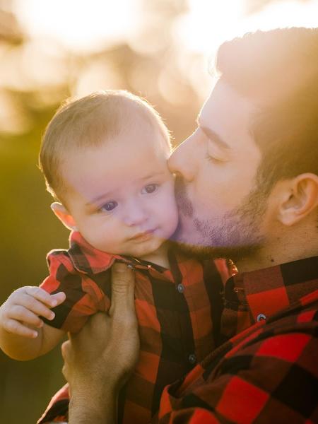 Jacques Vanier com o filho Luke, fruto de barriga solidária