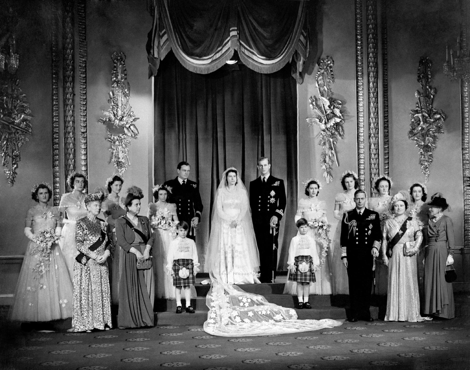 Príncipe Philip e princesa Elizabeth em foto em família no Palácio de Buckingham - PA Images/PA Images via Getty Images