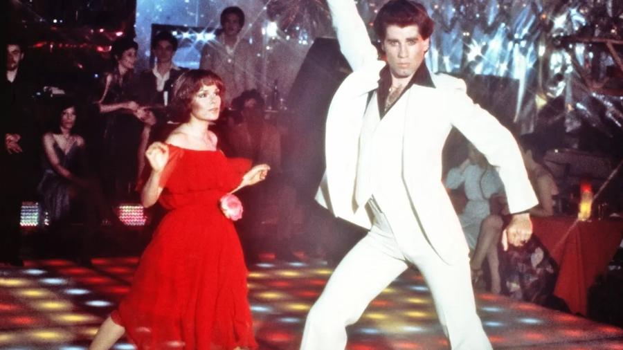 John Travolta na pista de dança em "Os Embalos de Sábado à Noite"
