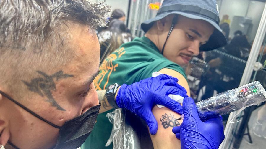 Venice Ink oferece tatuagem gratuita no Só Track Boa