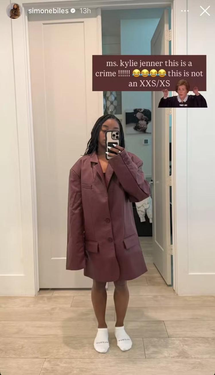Simone Biles critica tamanho da linha de roupas de Kylie Jenner