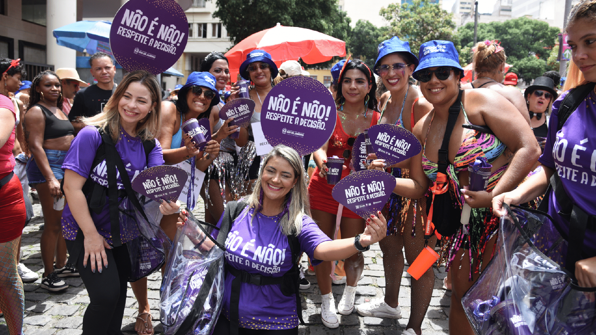 Secretaria Estadual da Mulher faz campanha em blocos do Rio - undefined