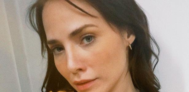 Letícia Colin sobre bastidores de série: 'Todo mundo sem roupa sempre'