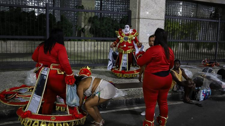 Bastidores dos desfiles da série ouro do carnaval do Rio de Janeiro na Sapucaí