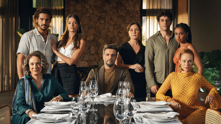 Berta (Eliane Giardini), Rudá (Nicolas Prattes), Luma (Agatha Moreira), Molina (Rodrigo Lombardi), Mércia (Adriana Esteves), Mavi (Chay Suede), Viola (Gabz) e Ísis (Mariana Ximenes)