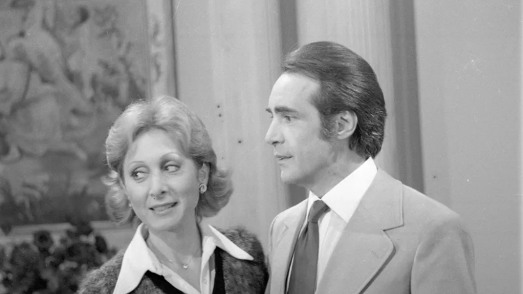 Cristina (Aracy Balabanian) e Clóvis di Lorenzo (Carlos Alberto) em 'Bravo!' Cristina (Aracy Balabanian) e Clóvis di Lorenzo (Carlos Alberto) em 'Bravo!'