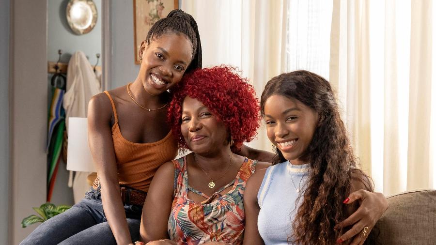 Leo (Clara Moneke) e Yara (Cyda Moreno), Stephany (Nikolly Fernandes) em "Dona de Mim" - Fábio Rocha/Globo