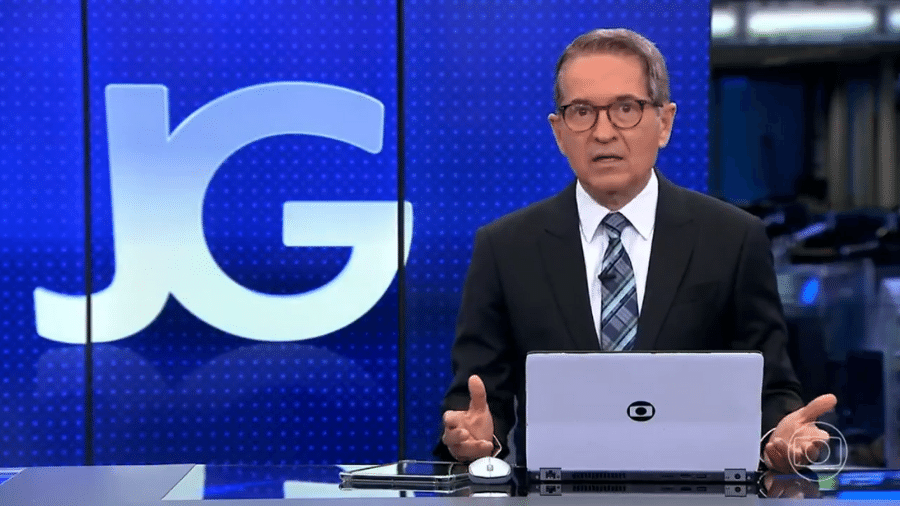 O jornalista Carlos Tramontina rebateu a fala do presidente Jair Bolsonaro sobre a vacinação de crianças contra a covid-19 - Reprodução/Globo
