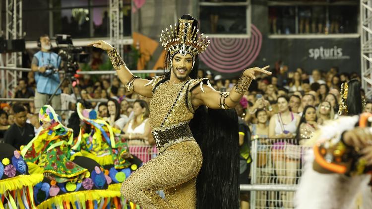 Muso da Mocidade Alegre samba de salto alto