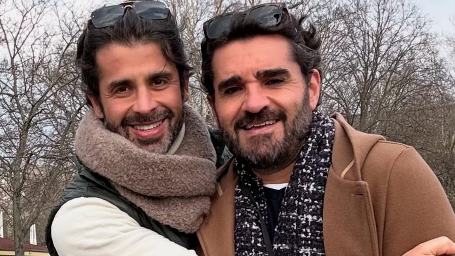 Marcelo Cosme ao lado do marido, Frankel Brandão - Reprodução