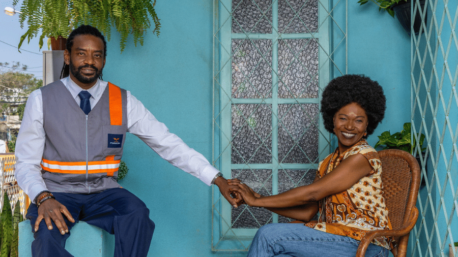 Jão (Fabrício Boliveira) e e a mãe Neuza (Valdinéia Soriano) em 'Volta por Cima'