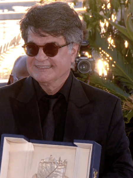 O cineasta iraniano Jafar Panahi e sua Palma de Ouro de Cannes 2025 O cineasta iraniano Jafar Panahi e sua Palma de Ouro de Cannes 2025