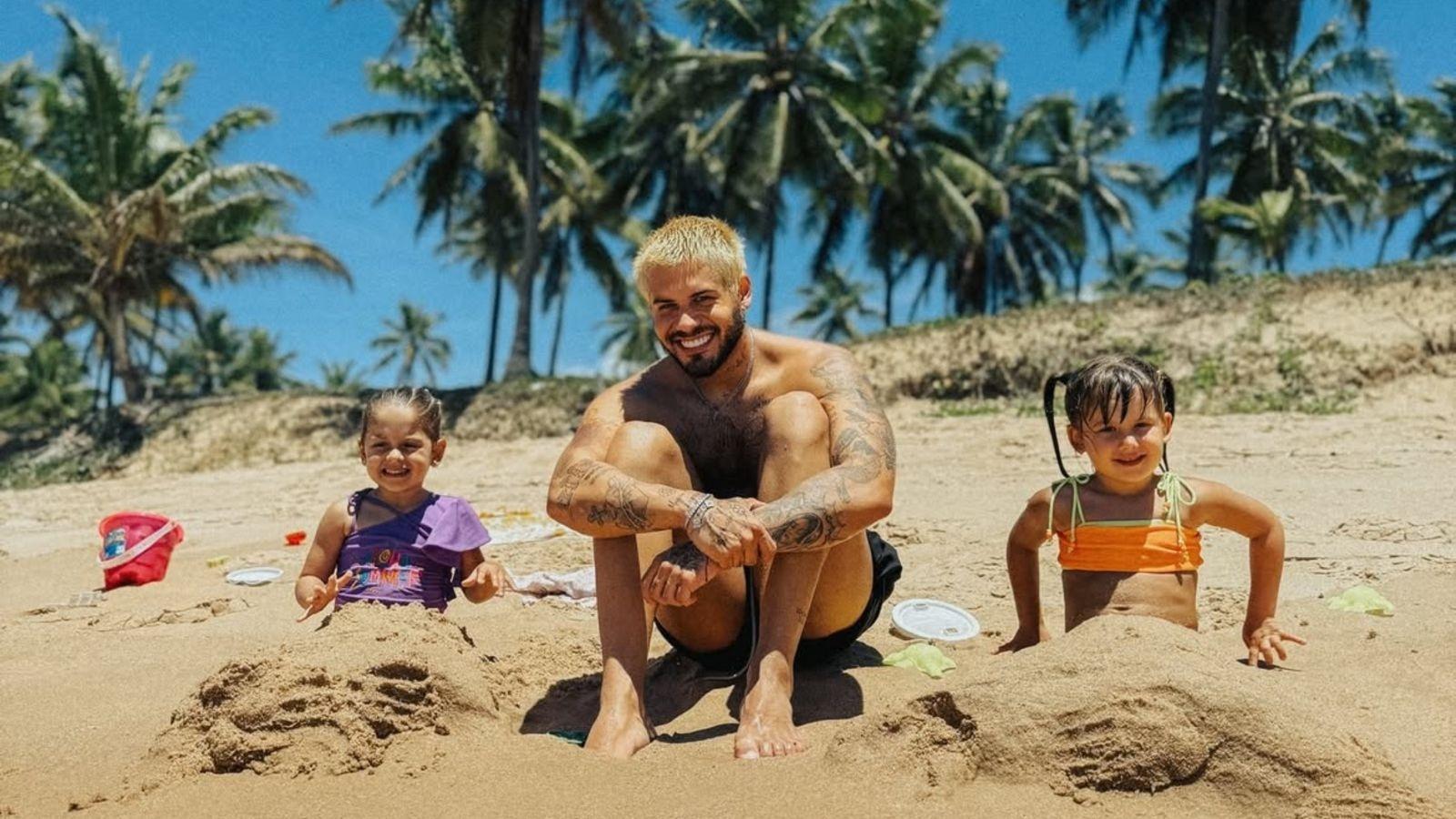 Zé Felipe abre álbum de fotos com os filhos em viagem pela Bahia - undefined