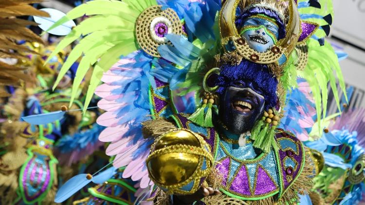 A Beija-Flor conta com Dudu Azevedo como Diretor de Carnaval. Neguinho da Beija-Flor é o intérprete oficial desde 1976.