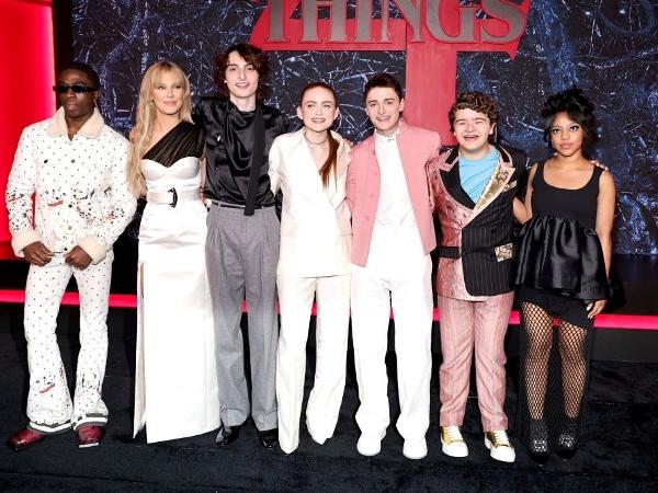 Jogo de tabuleiro stranger things netflix - estrela em Promoção na  Americanas