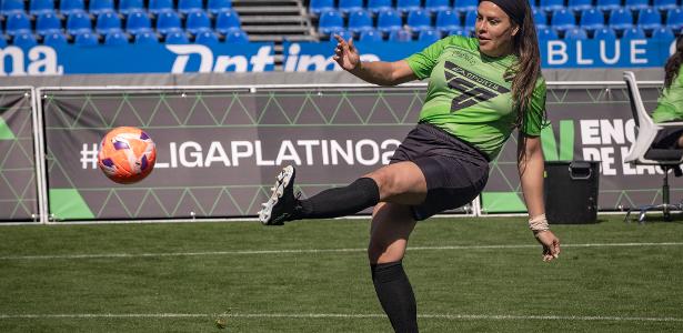Prêmios Platino: Karla Sofía Gascón contorna climão e joga com brasileiro