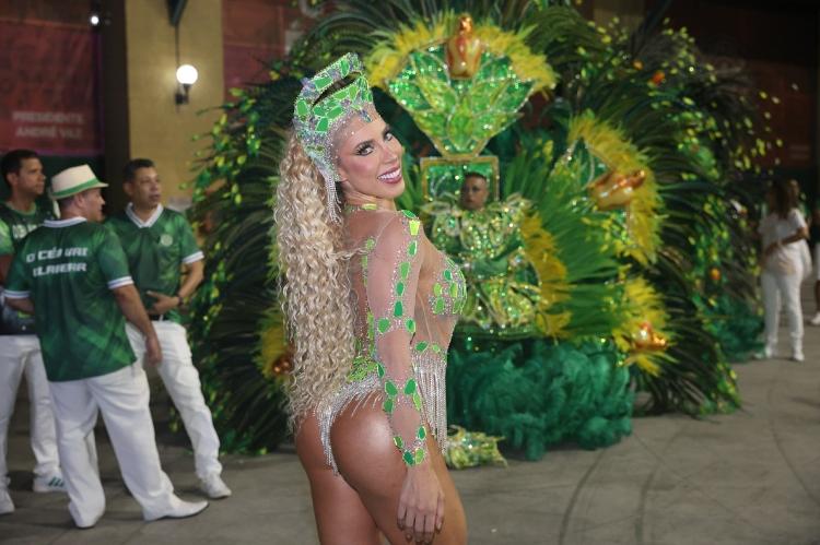 Tati Minerato na Cidade do Samba neste domingo (1ª)