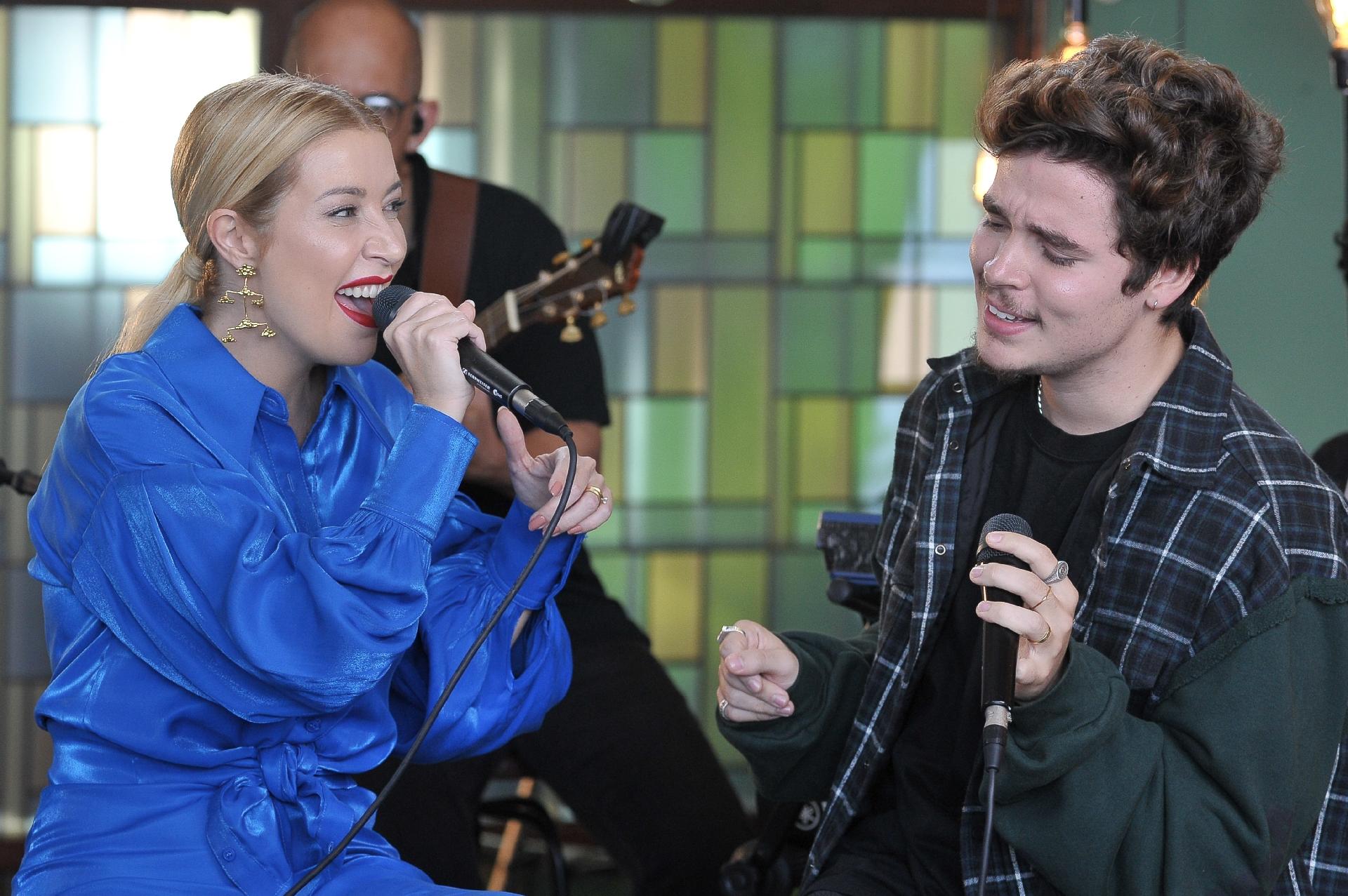 Luiza Possi recebe João Figueiredo na terceira temporada do 'Sai da Caixa' - Reinaldo Canato/UOL