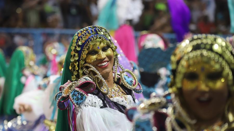 Desfile da Imperatriz Leopoldinense na primeira noite de carnaval no sambódromo da Marquês de Sapucaí