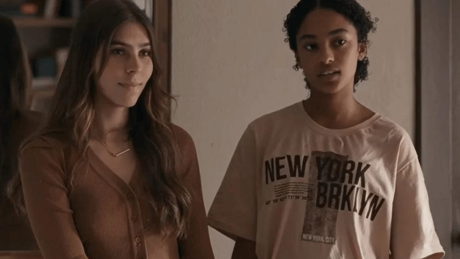 Buba (Gabriela Medeiros) e Teca (Lívia Silva) em "Renascer" - Reprodução/Globo