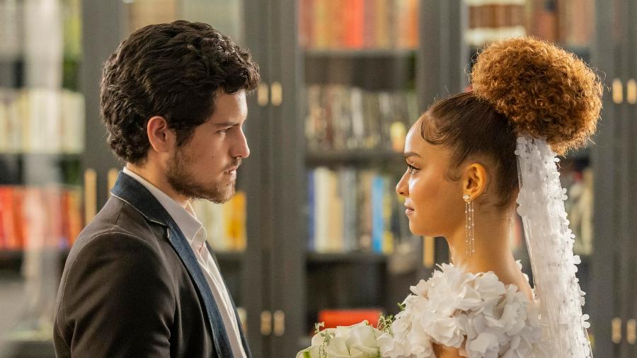 Tomás (Paulo Mendes) e Evelyn (Gi Fernandes) se casam em 'Mania de Você' Tomás (Paulo Mendes) e Evelyn (Gi Fernandes) se casam em 'Mania de Você'