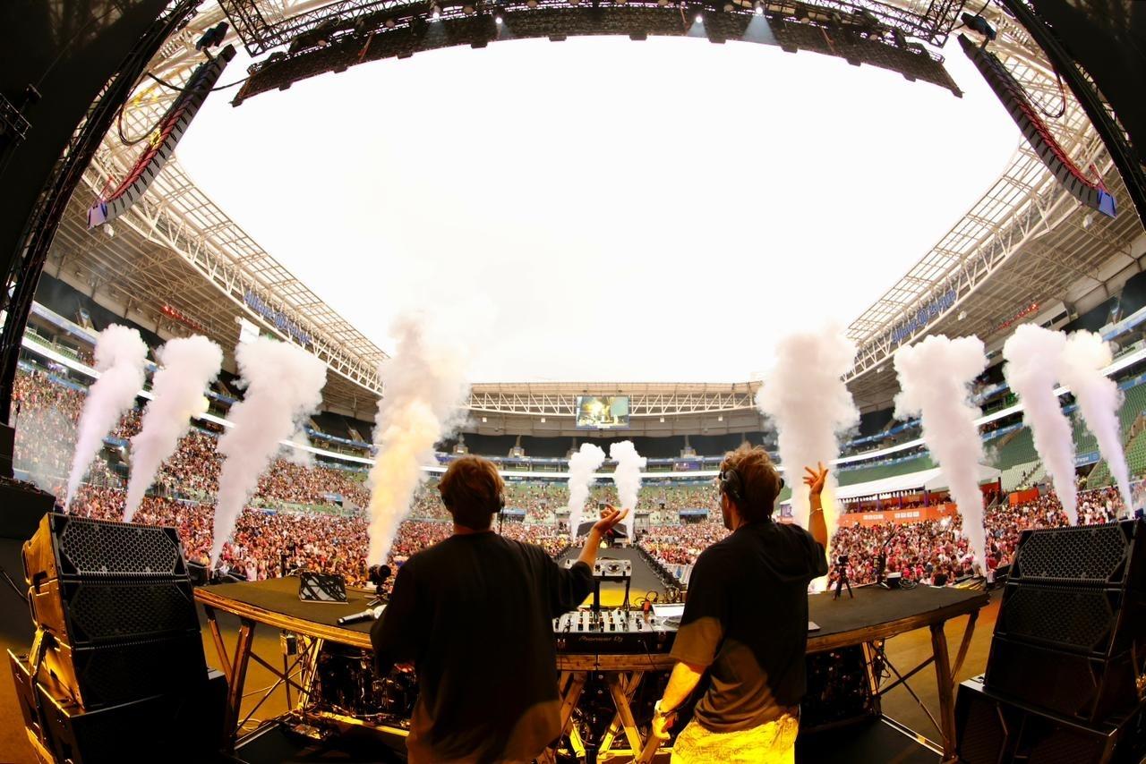 CarnaUOL: Dubdogz no palco da festa - undefined