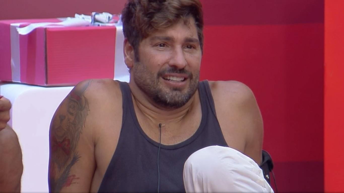 A Fazenda 2021: Victor Pecoraro volta para sede - Reprodução/Playplus