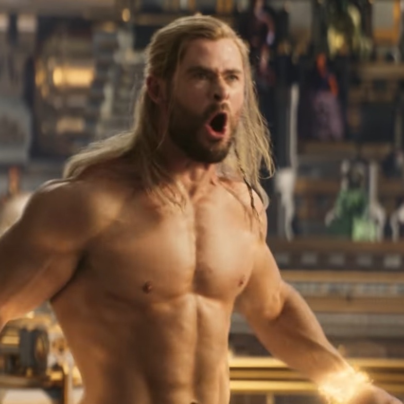 Chris Hemsworth diz que esposa não gostou de vê-lo musculoso em Thor