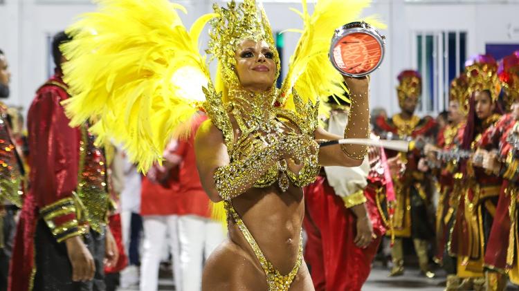 Viviane Araújo é a rainha de bateria do Salgueiro