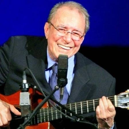 Disputa por herança de João Gilberto envolve filhos e duas mulheres que querem reconhecimento de união estável 