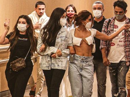 Anitta, Gkay e outras celebridades apostam no look todo jeans
