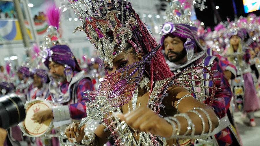  13.fev.2024 - Desfile da Viradouro na segunda noite de carnaval no sambódromo da Marquês de Sapucaí