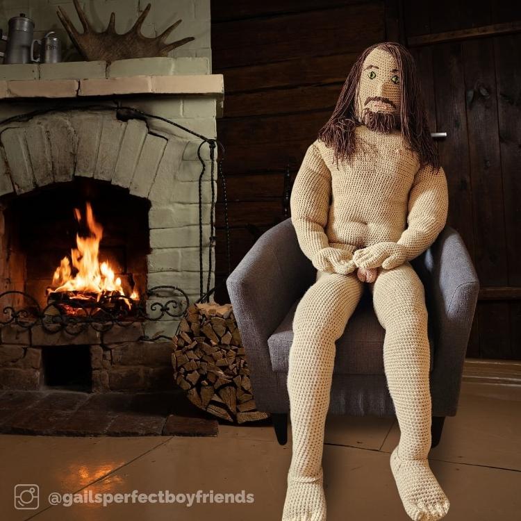 Boneco de tricô ficou famoso por semelhança com Jason Momoa