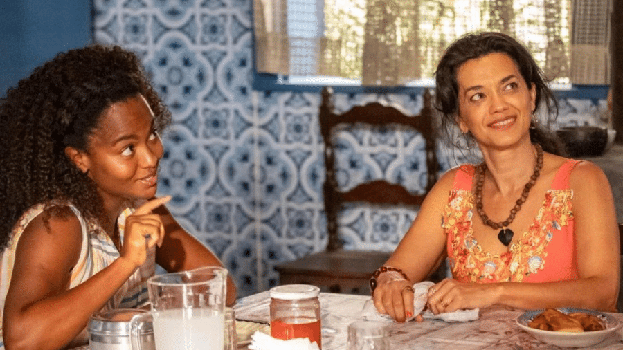 Professora Lu (Eli Ferreira) e Morena (Ana Cecília Costa) em 'Renascer'