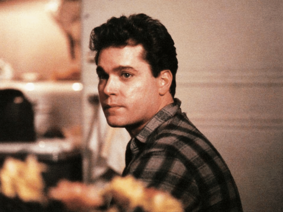 Ray Liotta no filme "Dominic e Eugene" (1988) - Reprodução/IMDb