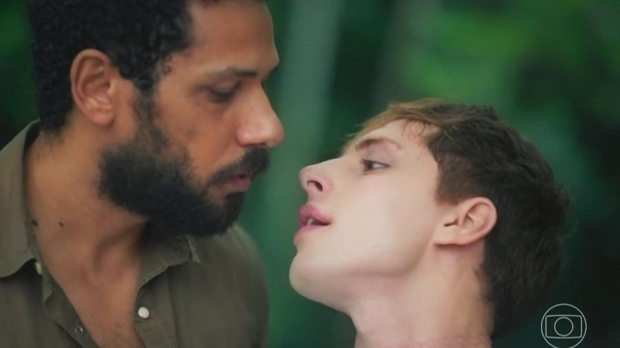 Ramiro (Amaury Lorenzo) e Kelvin (Diego Martins) em cena de 'Terra e Paixão'