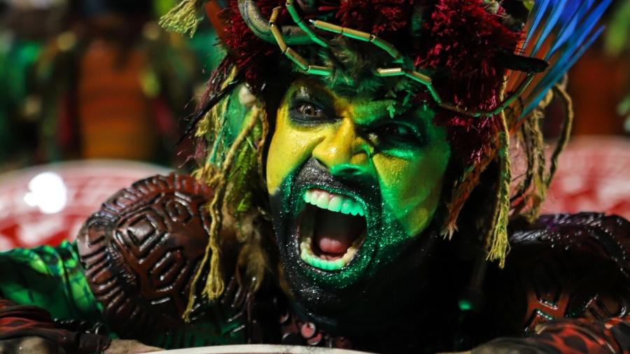 Desfile do Salgueiro na primeira noite de carnaval no sambódromo da Marquês de Sapucaí