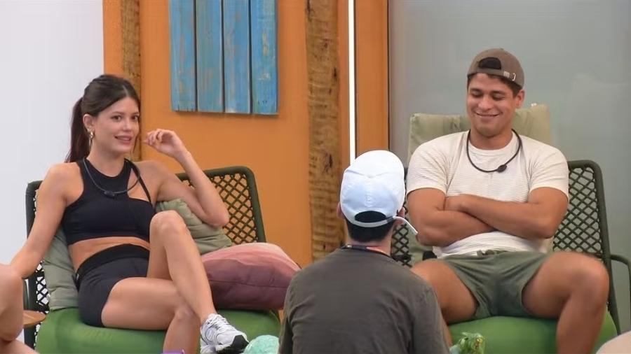 BBB 25: Vitória Strada conversa com brothers sobre banho BBB 25: Vitória Strada conversa com brothers sobre banho