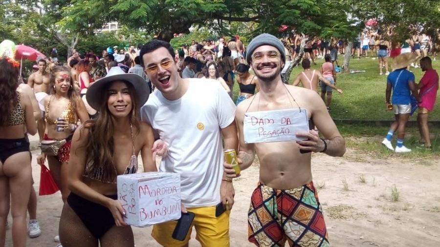 Com "dado da pegação", grupo de amigos promove prendas sensuais no bloco Amigos da Onça, no Rio de Janeiro - Henrique Nascimento