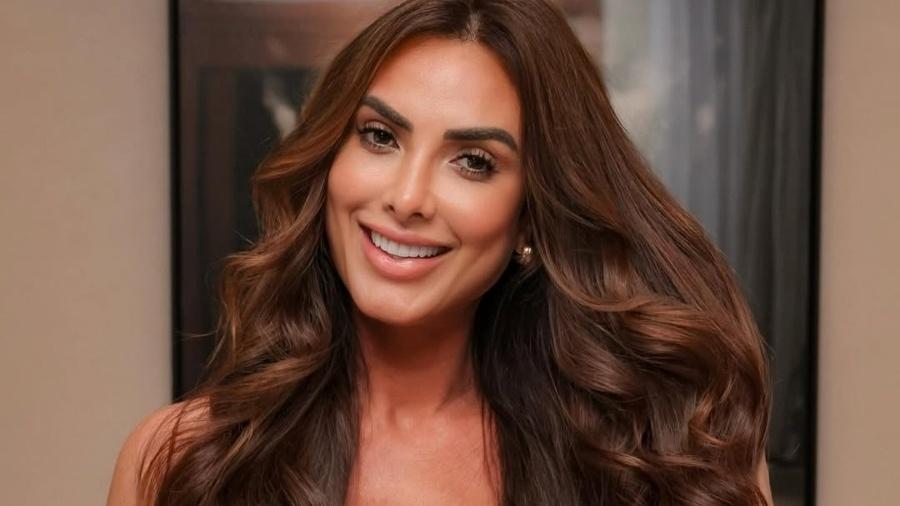 Nicole Bahls conta motivo de ter homenageado galinha com o nome de Lady Gaga Nicole Bahls conta motivo de ter homenageado galinha com o nome de Lady Gaga