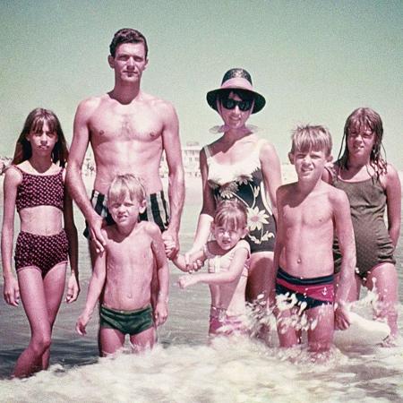 Xuxa na praia - Reprodução/Instagram - Reprodução/Instagram
