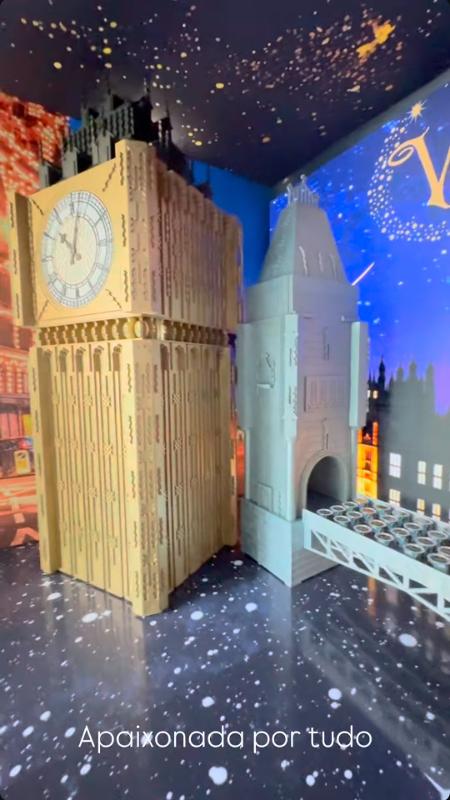 Cenário reconstruiu elementos que aparecem no filme, como o Big Ben Cenário reconstruiu elementos que aparecem no filme, como o Big Ben