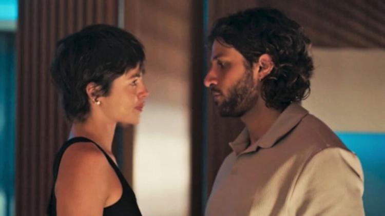 Luma (Agatha Moreira) e Mavi (Chay Suede) em 'Mania de Você'