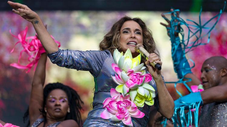 Daniela Mercury finalizou o show no CarnaUOL 2024 com muita animação