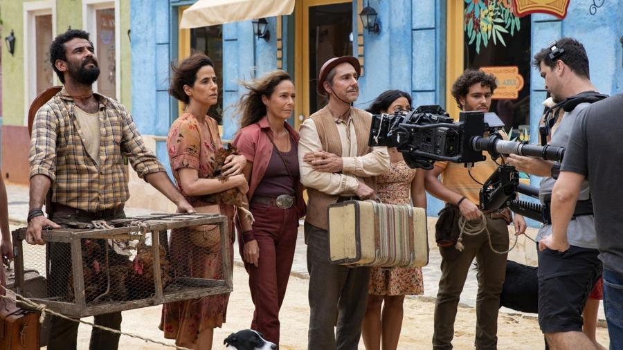 Elenco de 'No Rancho Fundo' nos bastidores