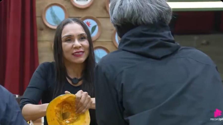 A Fazenda 17: Fernando discutiu com Yoná e mandou peoa desistir do reality