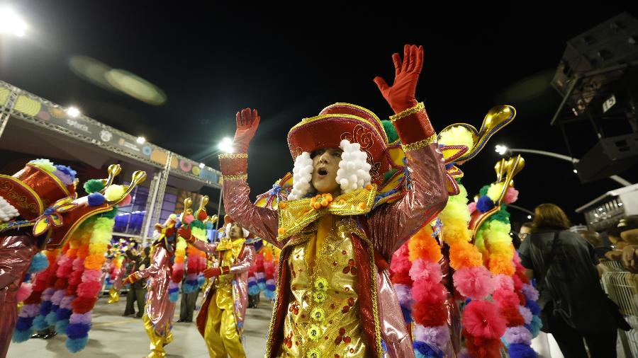 Desfile da Águia de Ouro na primeira noite de Carnaval no sambódromo do Anhembi