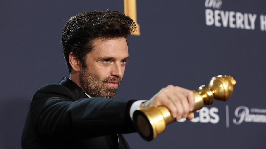 Sebastian Stan agradeceu mãe, padrasto e namorada no Globo de Ouro - Kevin Mazur/Getty Images