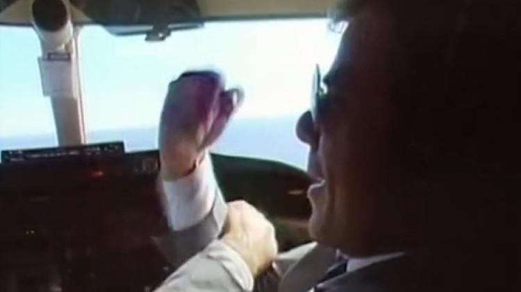 Reginaldo Faria fez gesto de banana em cena de 'Vale Tudo' Reginaldo Faria fez gesto de banana em cena de 'Vale Tudo'