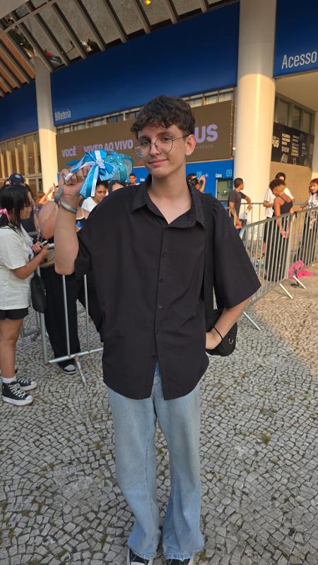 Luiz Gustavo, 16, viajou de madrugada para ser o primeiro da fila: "Saí de casa às 4:30 da manhã" Luiz Gustavo, 16, viajou de madrugada para ser o primeiro da fila: "Saí de casa às 4:30 da manhã"